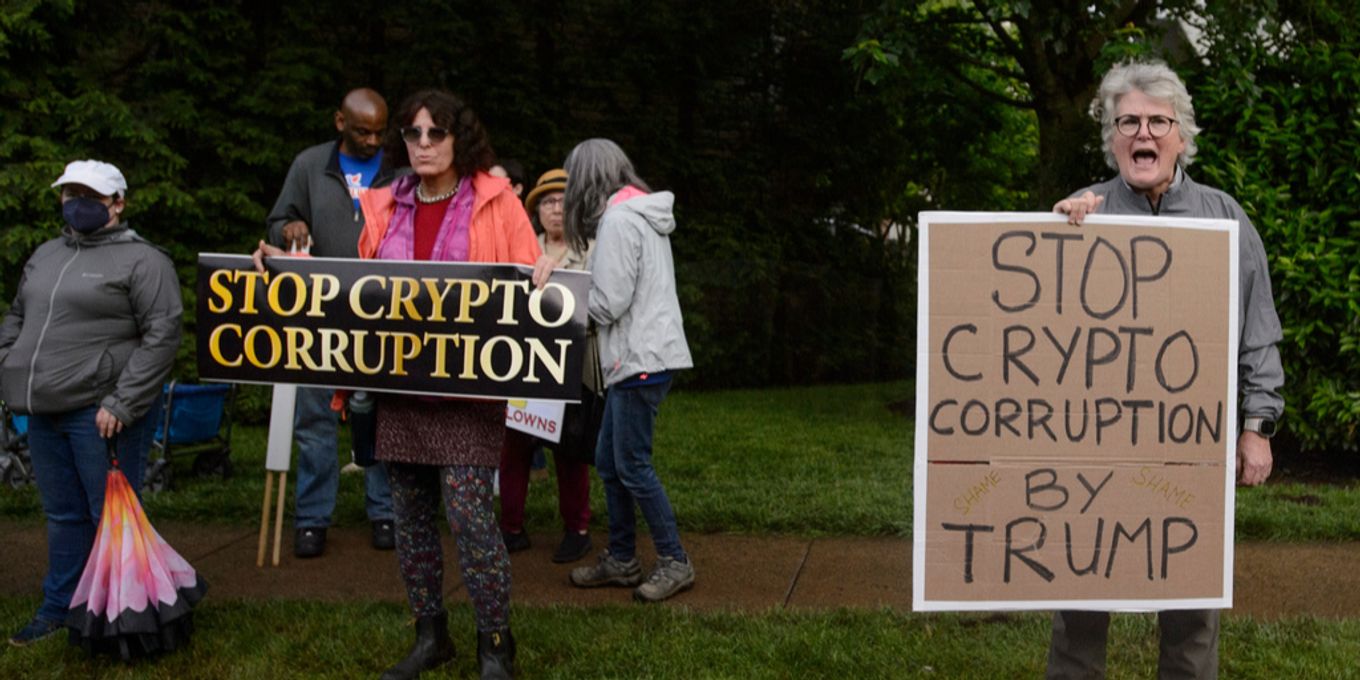 Crypto dinner with Trump accompanied by protests