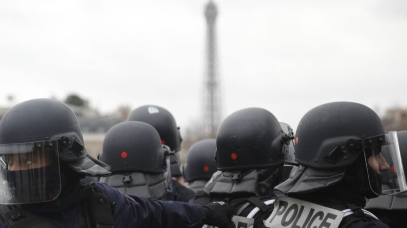 Complete crypto pressers in Paris and mutilate victims