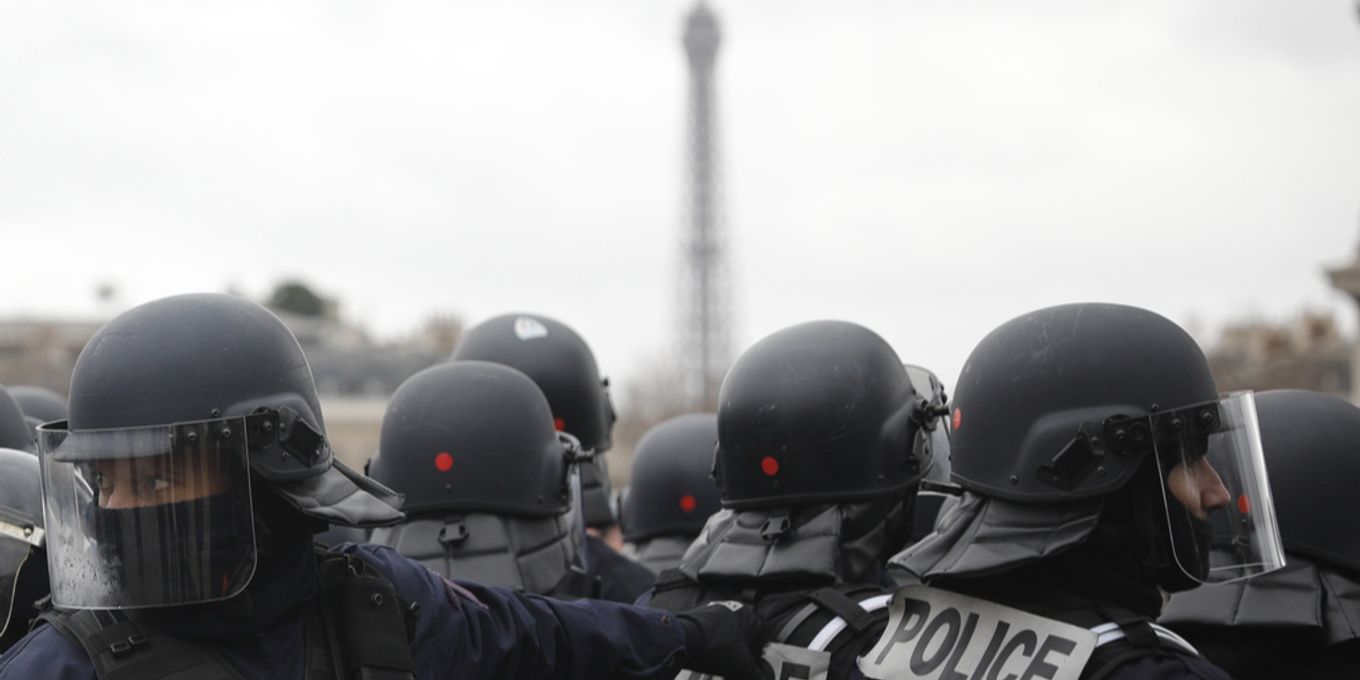 Complete crypto pressers in Paris and mutilate victims