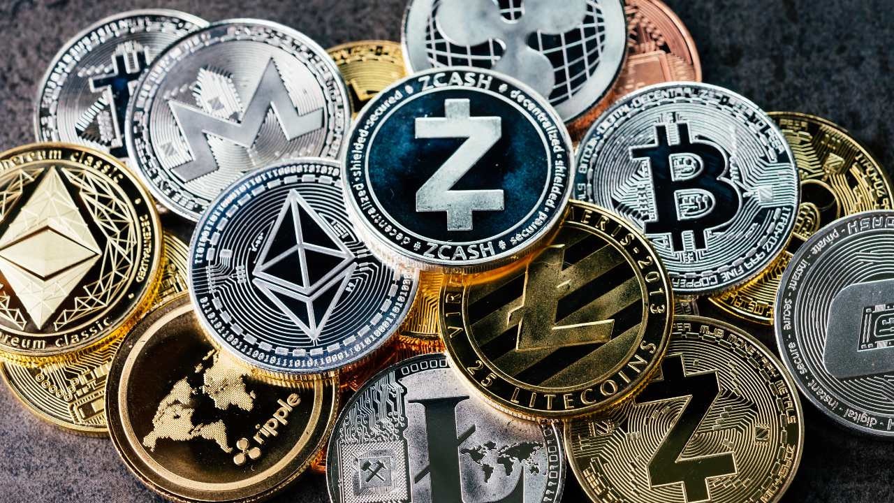 Is 2025 a new altcoin cycle in a suit?