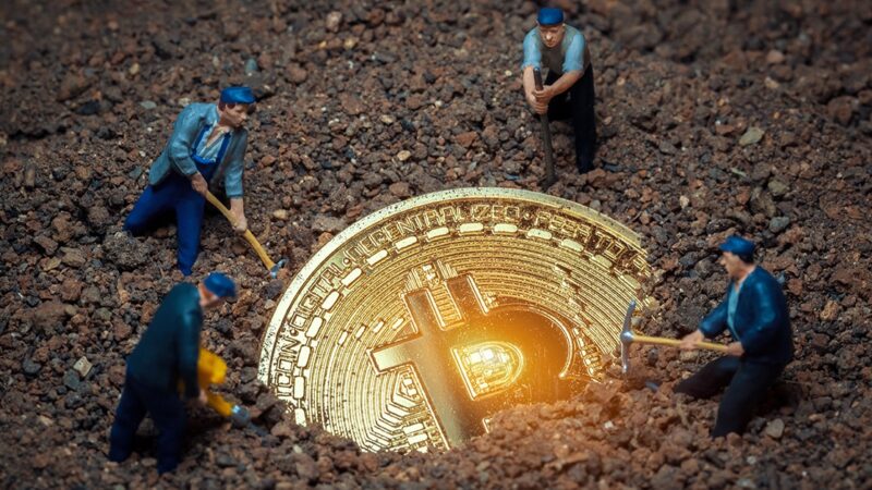 Chinese Bitcoin mining giants shift their activities to the United States in the face of increasing customs pressure
