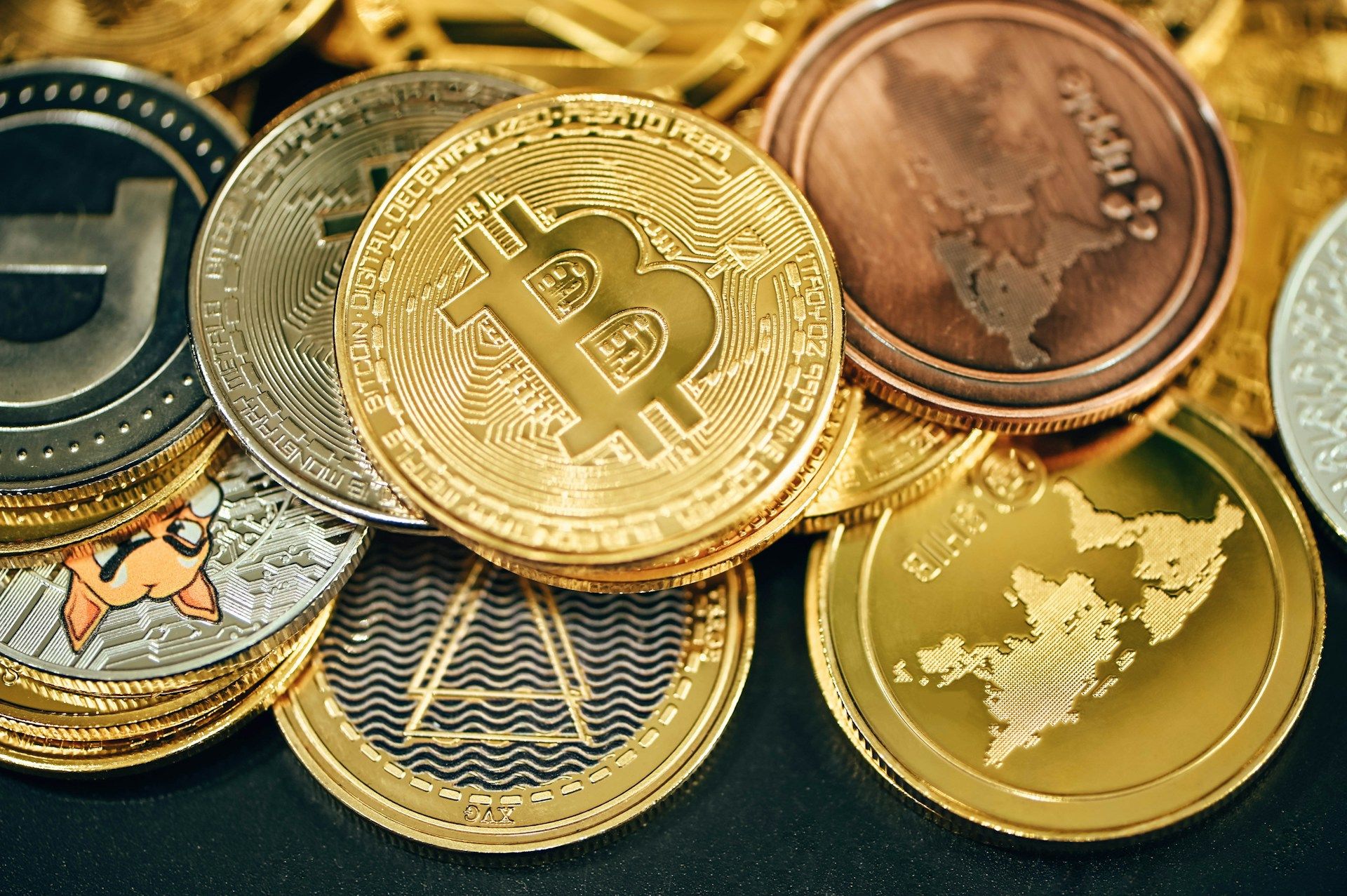 BTC withdraws because the market is not invincible, but Google and Meta lift AI token