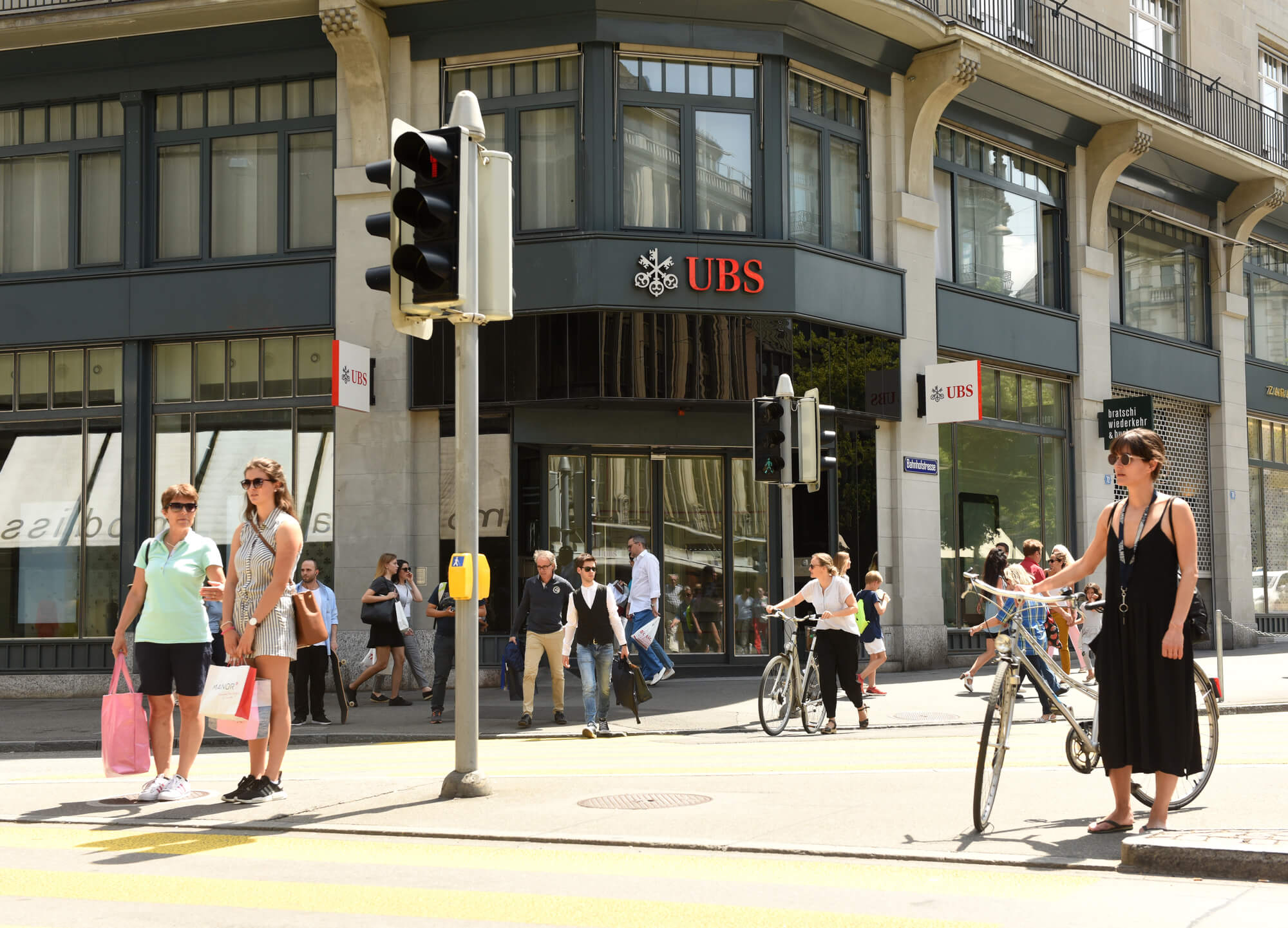 UBS and ZKB test fund transactions via a blockchain