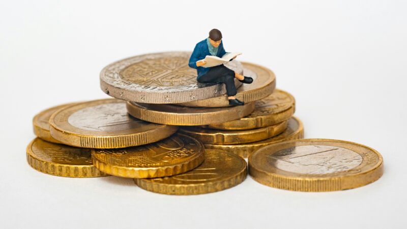 Savings book still almost twice as common as stocks